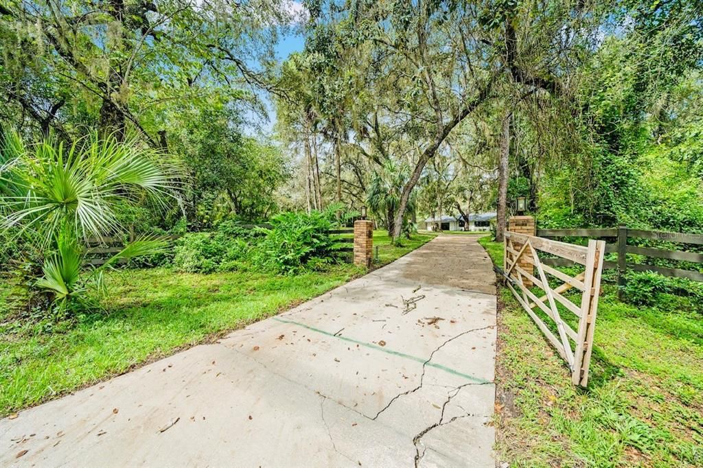 En Venta: $624,900 (4 camas, 2 baños, 3136 Pies cuadrados)