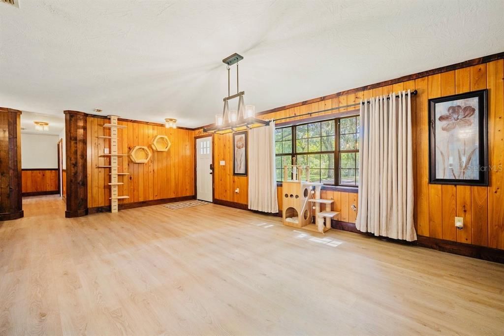 En Venta: $624,900 (4 camas, 2 baños, 3136 Pies cuadrados)