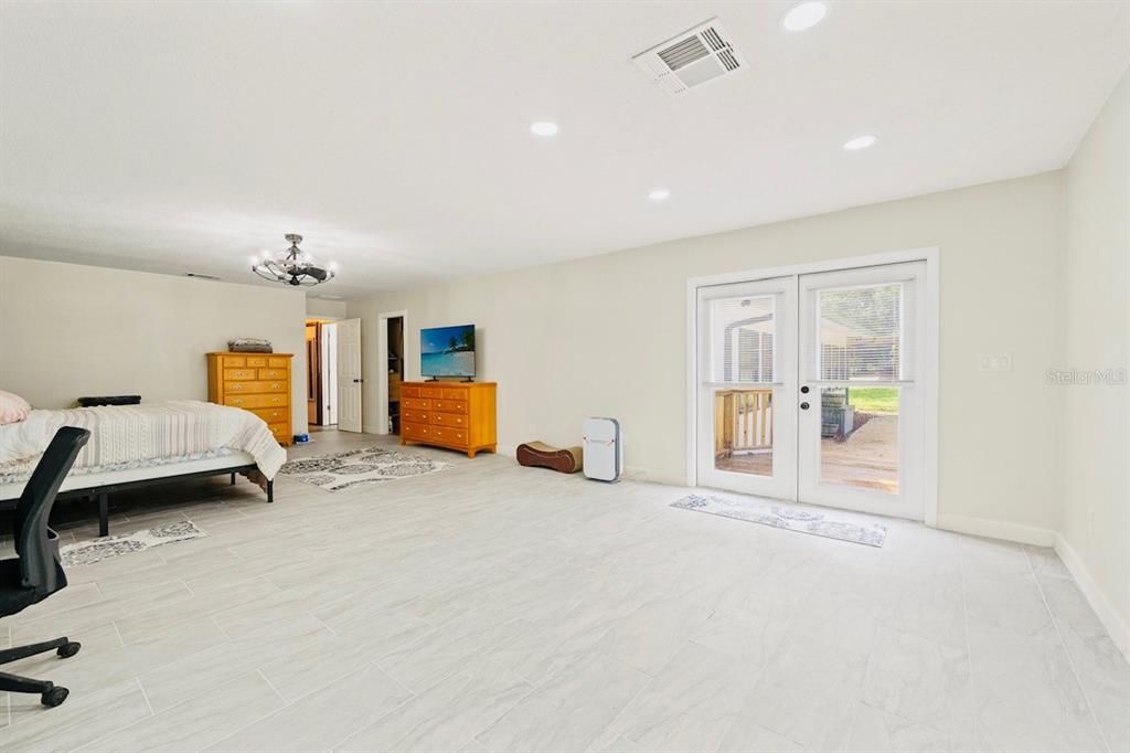 En Venta: $624,900 (4 camas, 2 baños, 3136 Pies cuadrados)