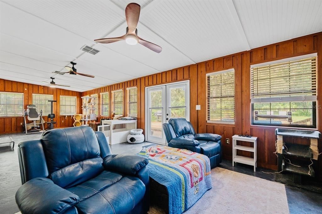 En Venta: $624,900 (4 camas, 2 baños, 3136 Pies cuadrados)