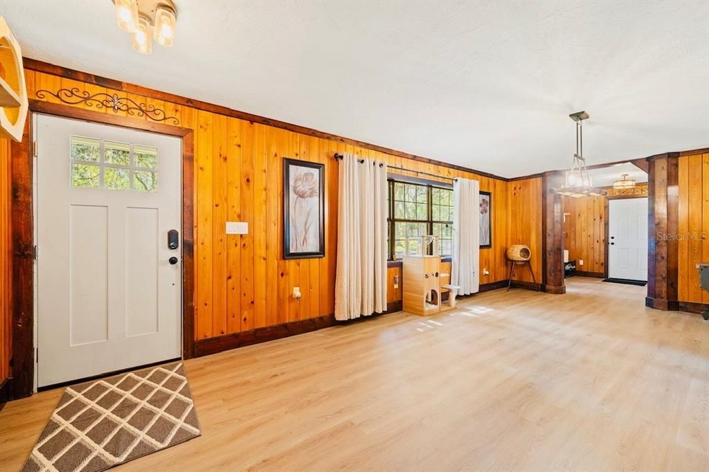 En Venta: $624,900 (4 camas, 2 baños, 3136 Pies cuadrados)