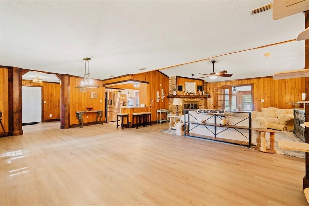 En Venta: $624,900 (4 camas, 2 baños, 3136 Pies cuadrados)