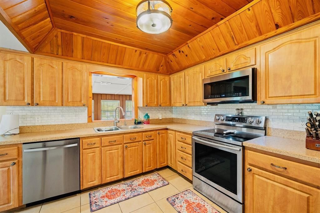 En Venta: $624,900 (4 camas, 2 baños, 3136 Pies cuadrados)