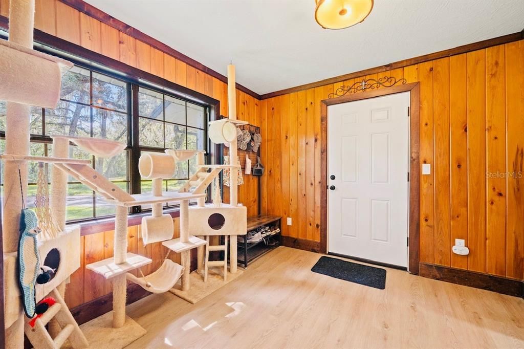 En Venta: $624,900 (4 camas, 2 baños, 3136 Pies cuadrados)