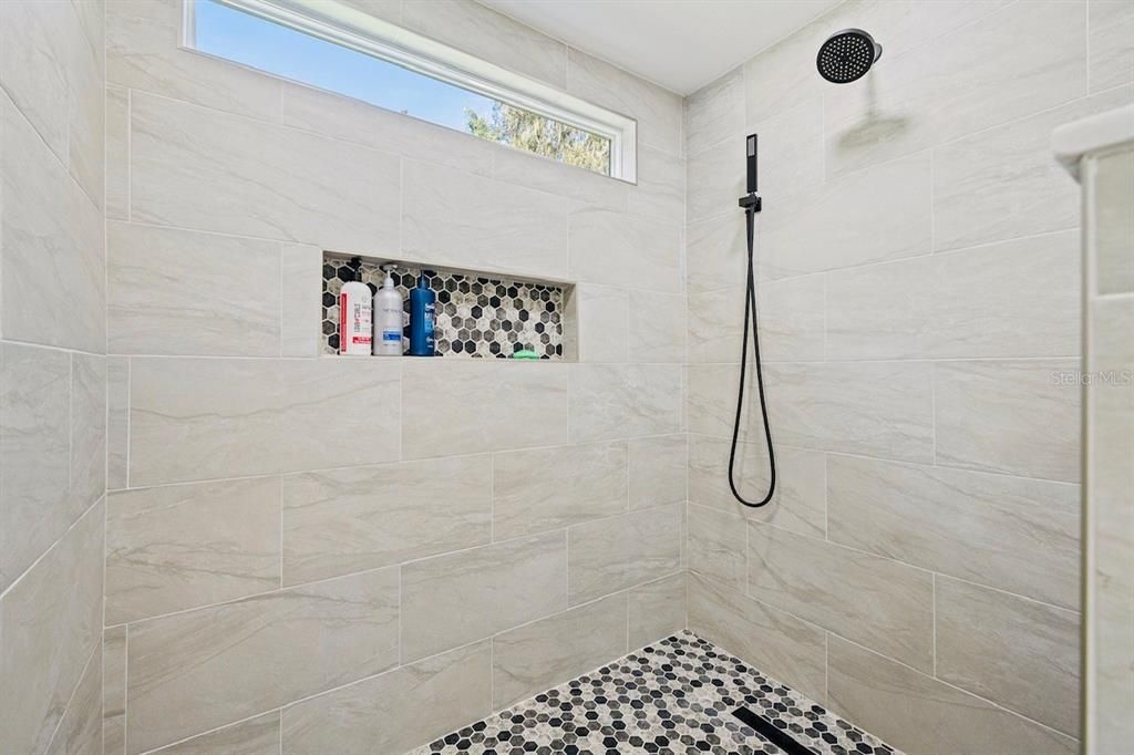 En Venta: $624,900 (4 camas, 2 baños, 3136 Pies cuadrados)