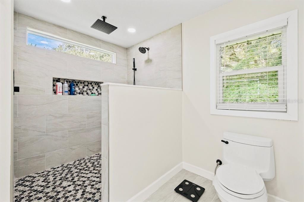 En Venta: $624,900 (4 camas, 2 baños, 3136 Pies cuadrados)