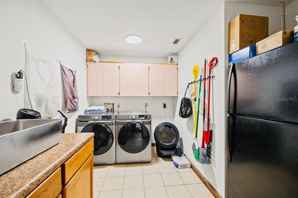 En Venta: $624,900 (4 camas, 2 baños, 3136 Pies cuadrados)