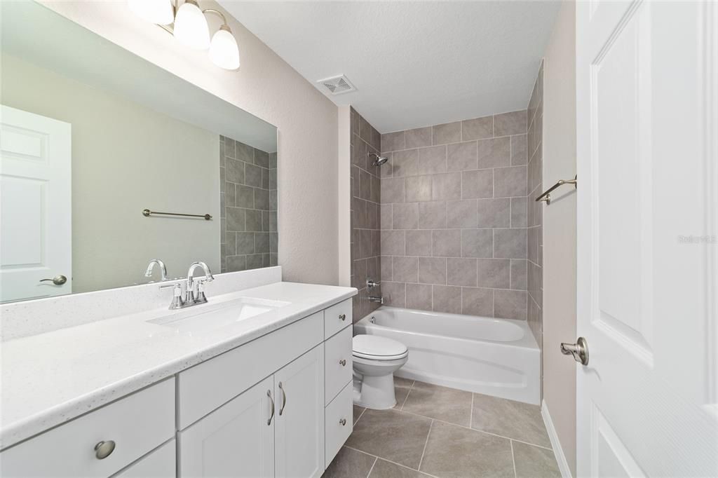 Activo con contrato: $254,000 (3 camas, 2 baños, 1557 Pies cuadrados)