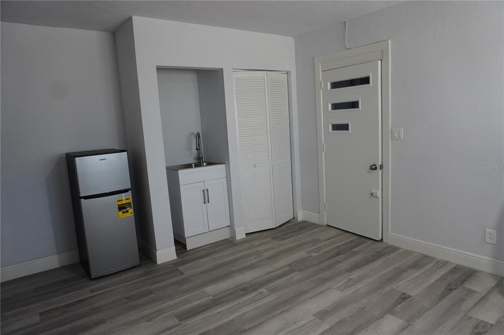 For Rent: $2,800 (4 beds, 3 baths, 2276 Square Feet)