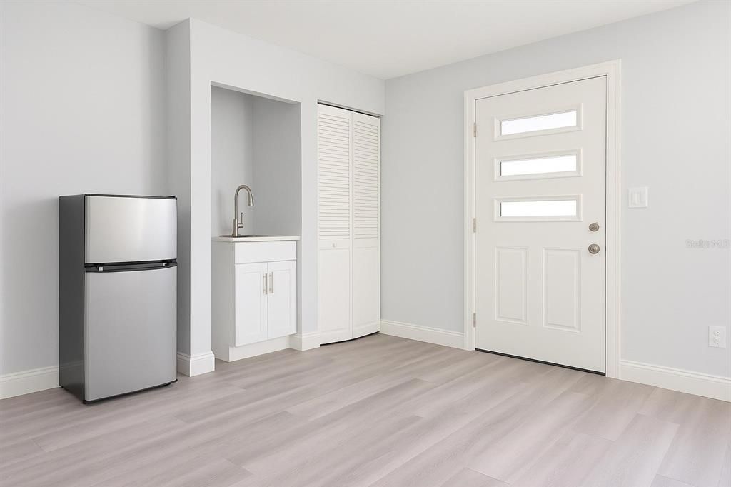 For Rent: $2,800 (4 beds, 3 baths, 2276 Square Feet)