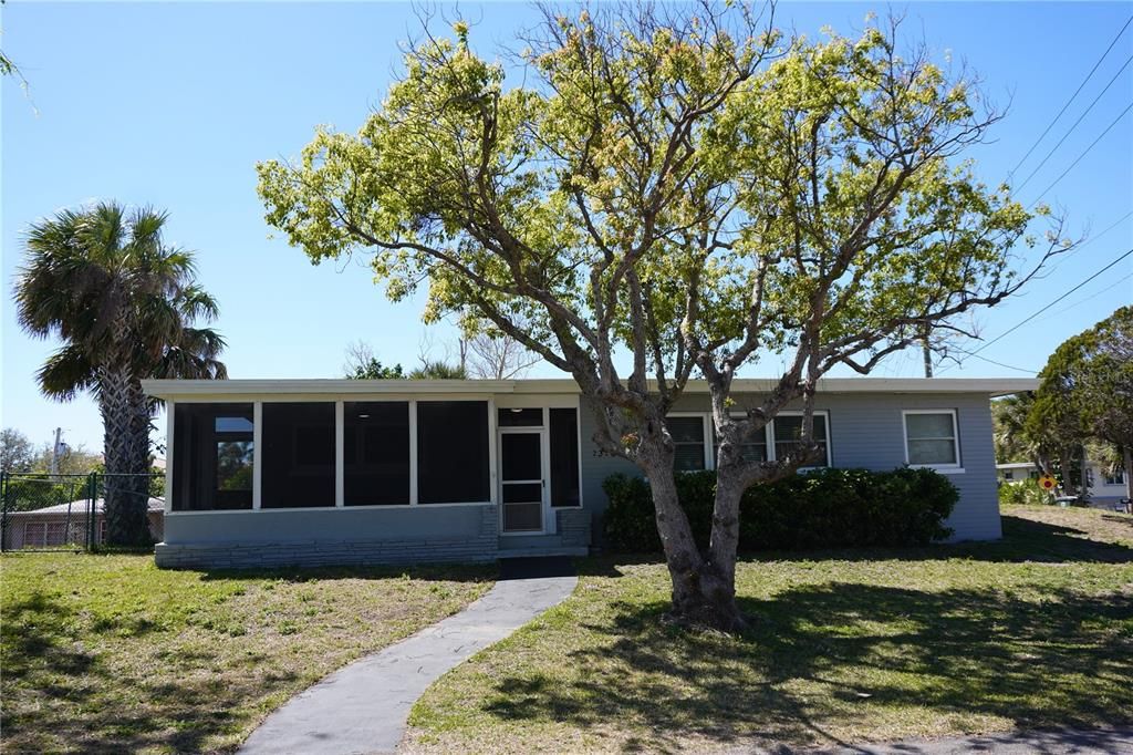 For Rent: $2,800 (4 beds, 3 baths, 2276 Square Feet)