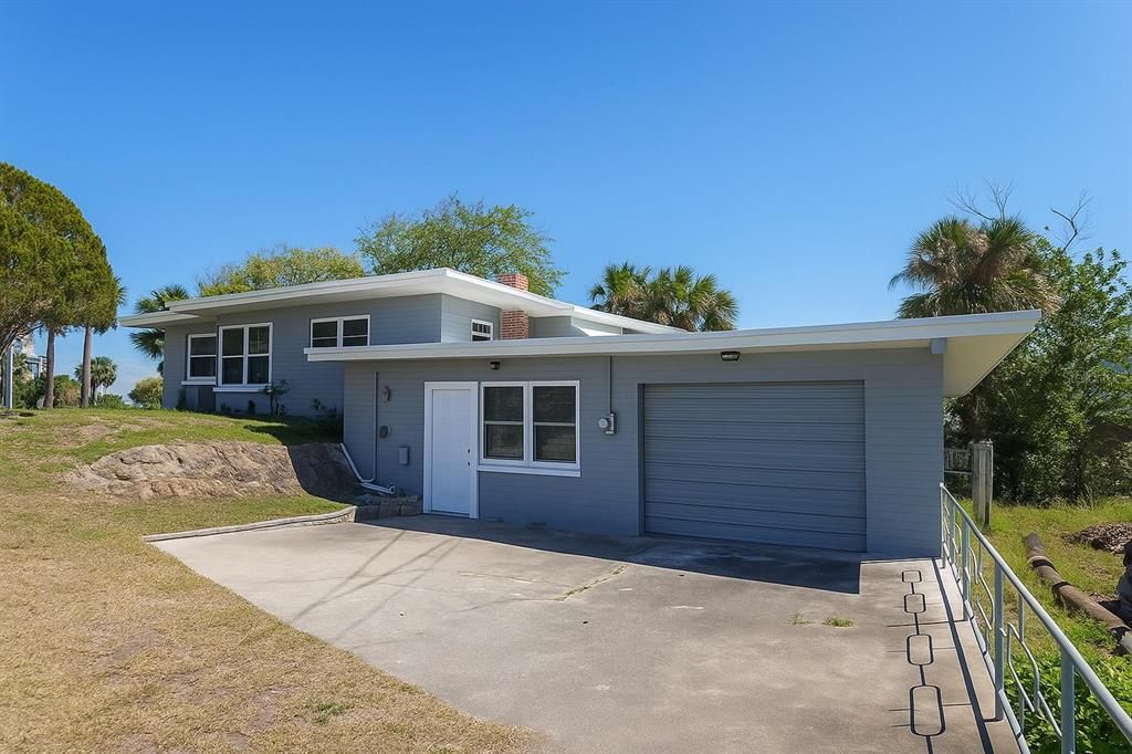 For Rent: $2,800 (4 beds, 3 baths, 2276 Square Feet)