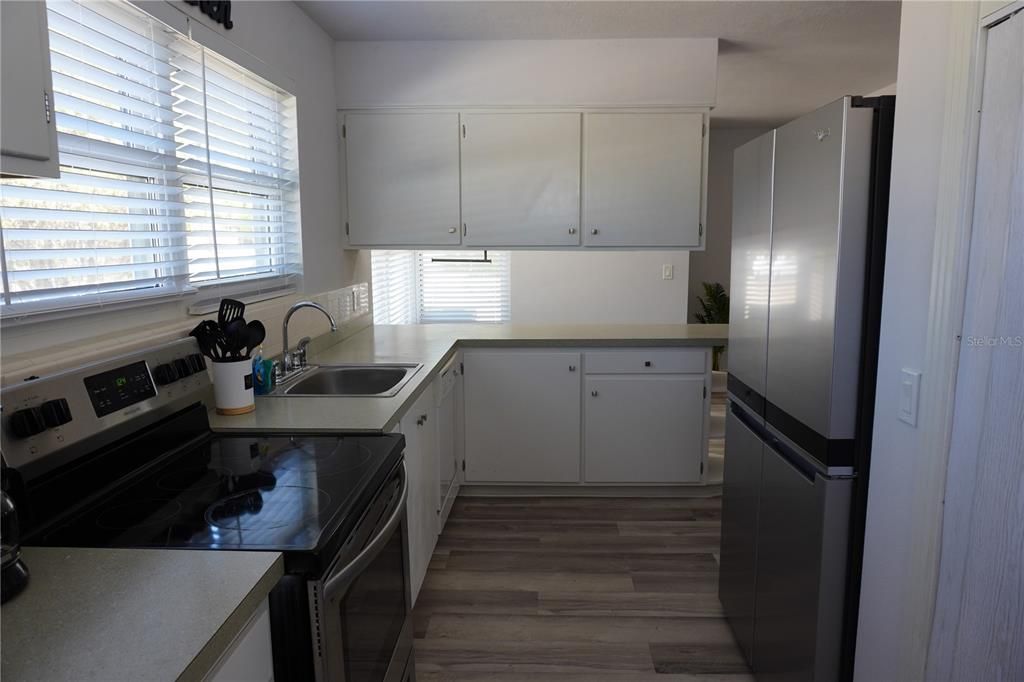 For Rent: $2,800 (4 beds, 3 baths, 2276 Square Feet)