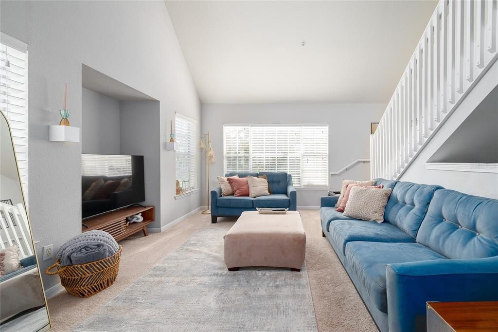 For Sale: $208,000 (1 beds, 1 baths, 996 Square Feet)