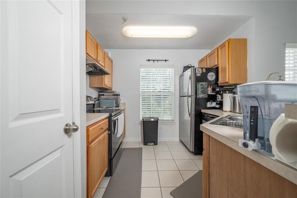 For Sale: $208,000 (1 beds, 1 baths, 996 Square Feet)