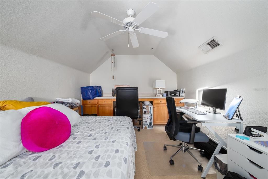 For Sale: $208,000 (1 beds, 1 baths, 996 Square Feet)