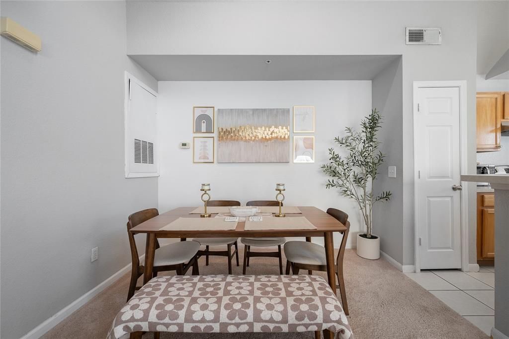 For Sale: $208,000 (1 beds, 1 baths, 996 Square Feet)