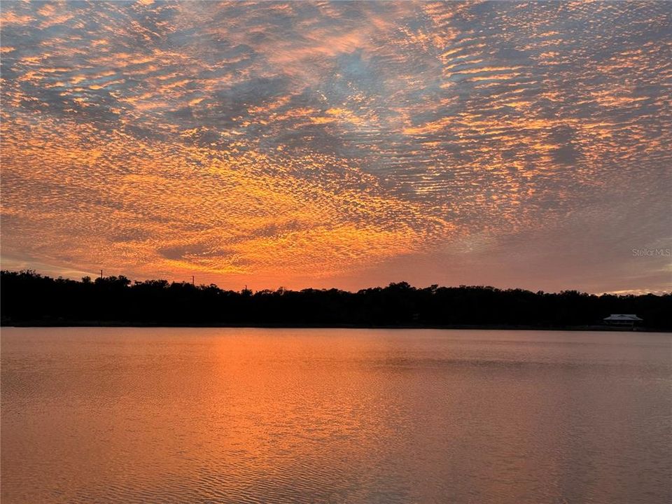 For Sale: $365,000 (3 beds, 3 baths, 1195 Square Feet)