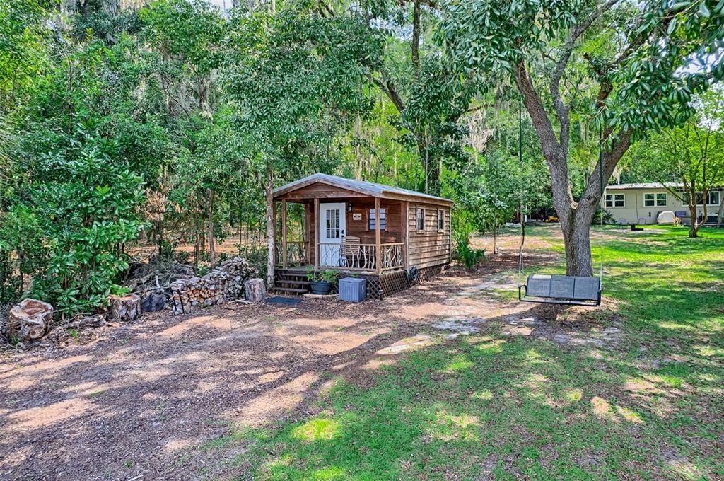 For Sale: $365,000 (3 beds, 3 baths, 1195 Square Feet)