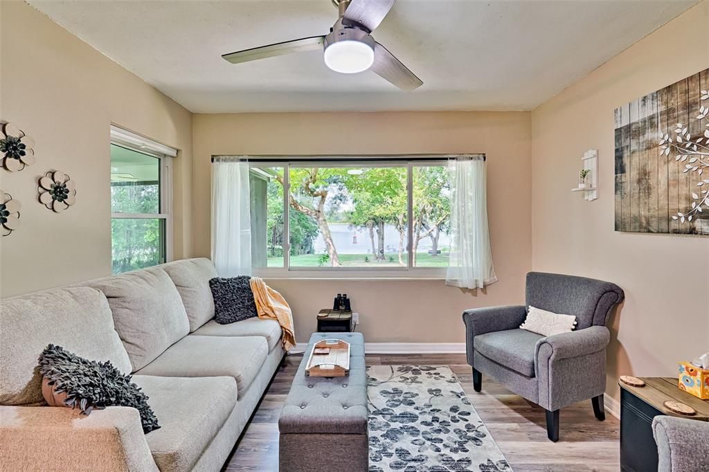 For Sale: $365,000 (3 beds, 3 baths, 1195 Square Feet)