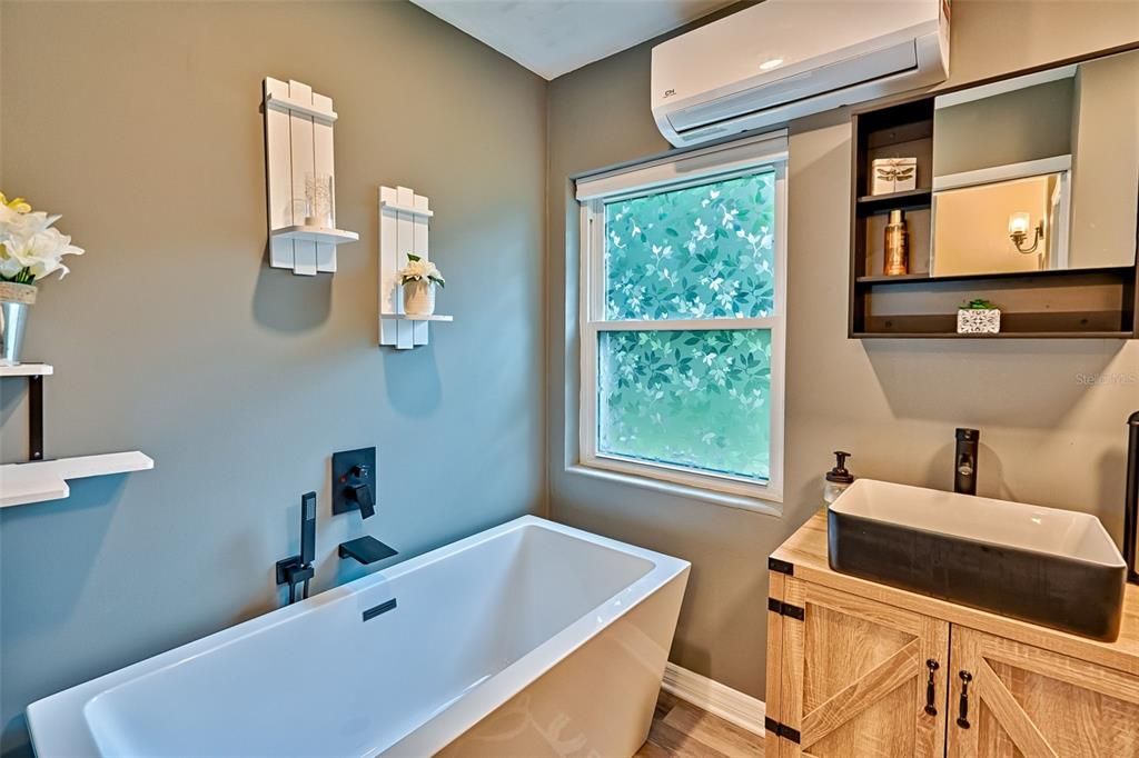 For Sale: $365,000 (3 beds, 3 baths, 1195 Square Feet)