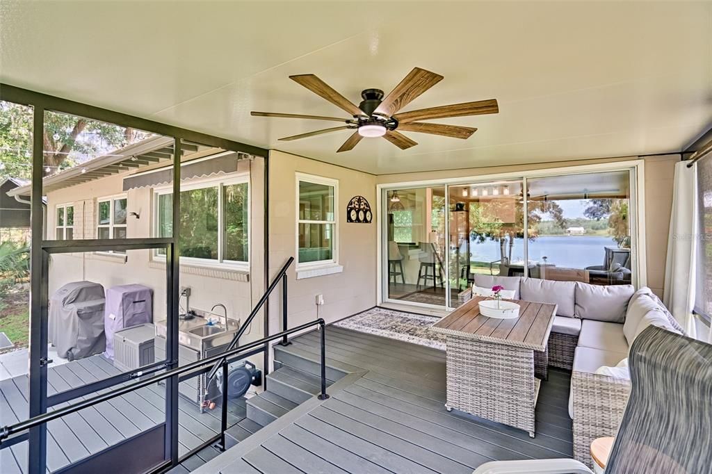 For Sale: $365,000 (3 beds, 3 baths, 1195 Square Feet)