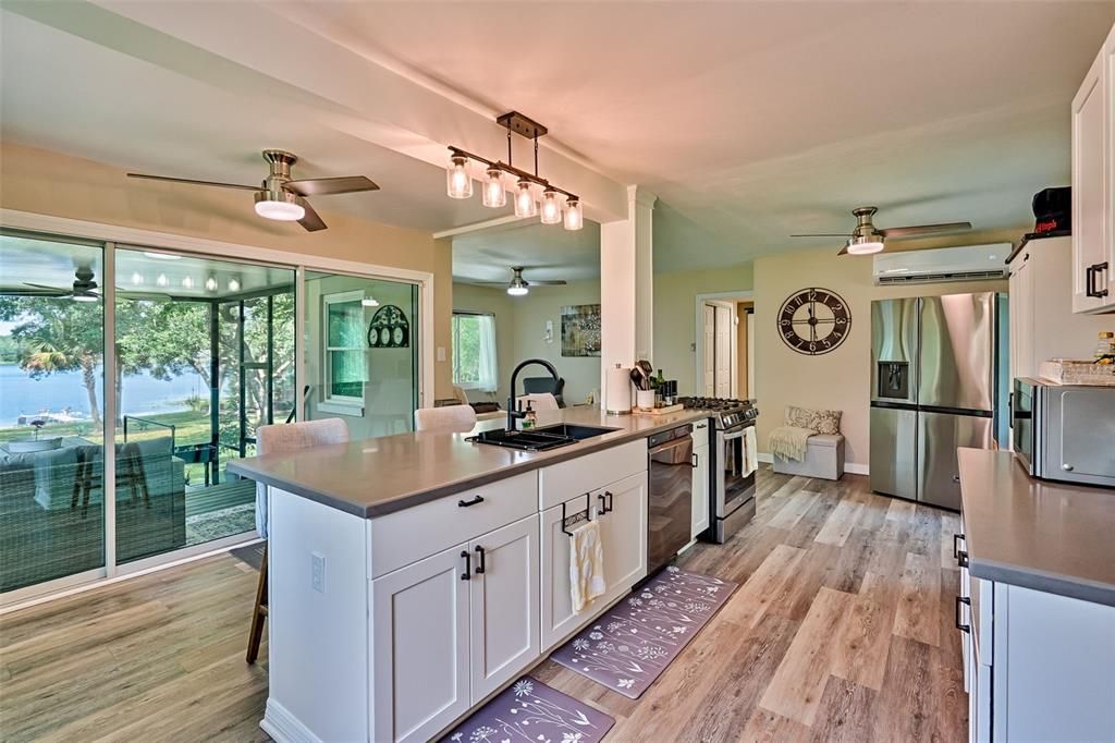 For Sale: $365,000 (3 beds, 3 baths, 1195 Square Feet)