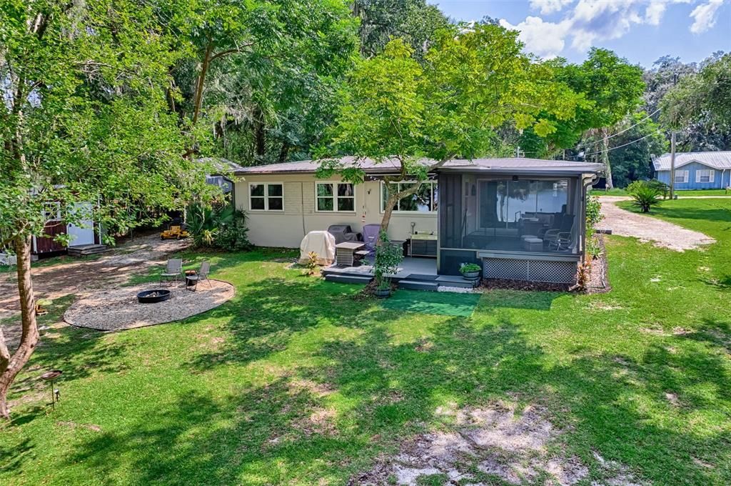 For Sale: $365,000 (3 beds, 3 baths, 1195 Square Feet)