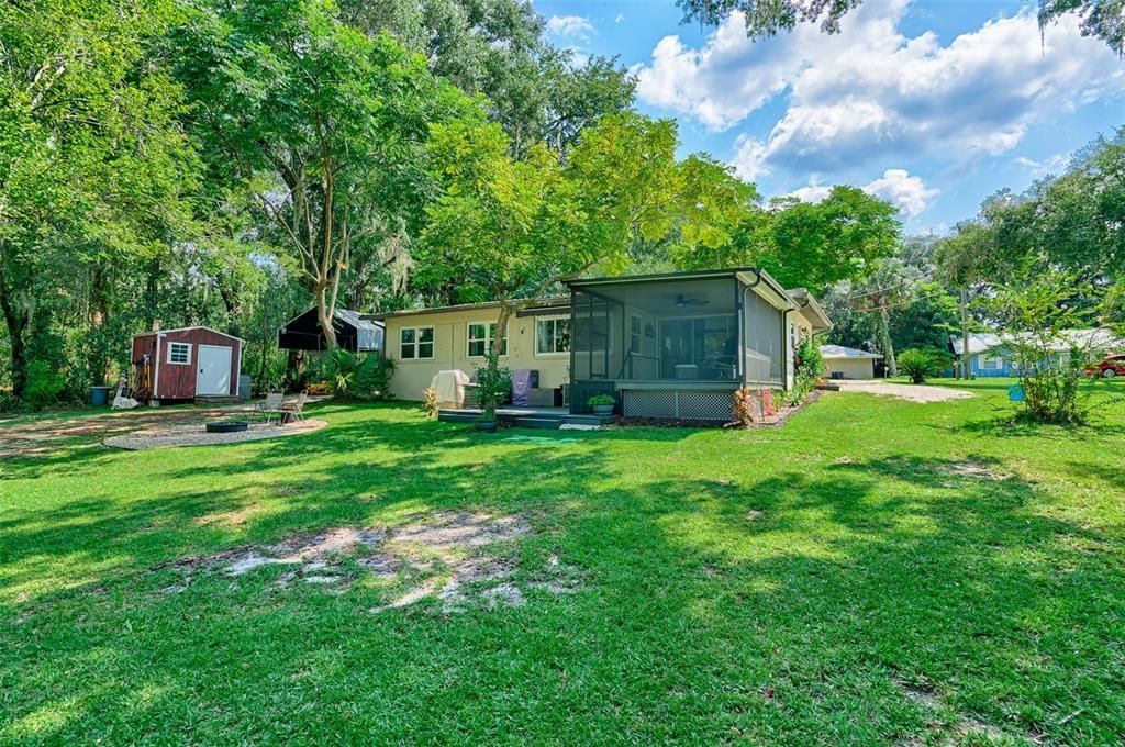 For Sale: $365,000 (3 beds, 3 baths, 1195 Square Feet)