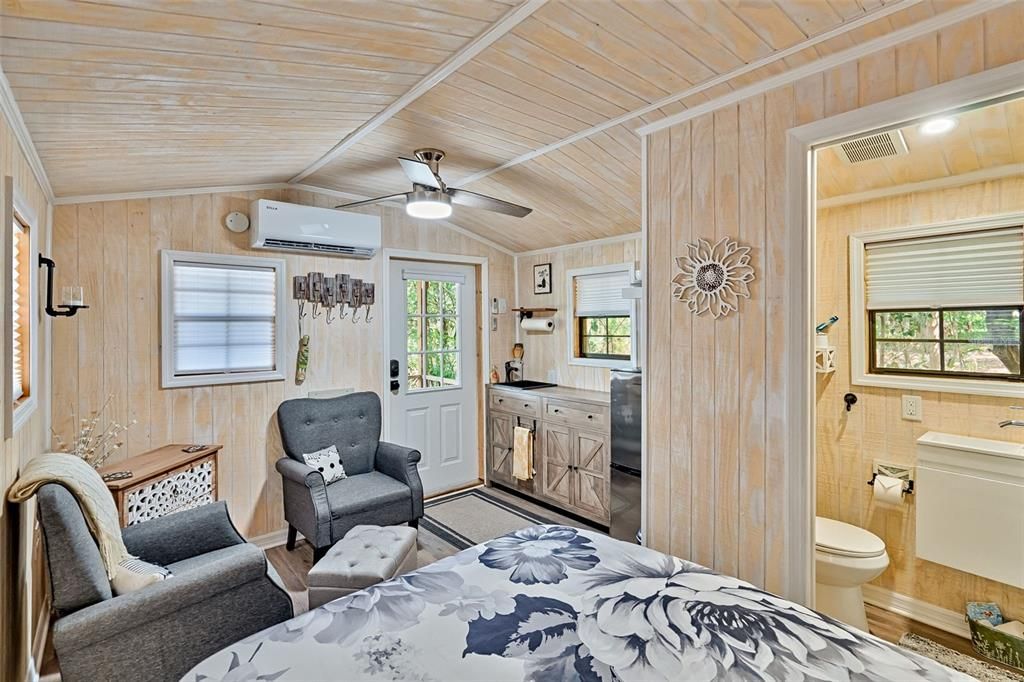 For Sale: $365,000 (3 beds, 3 baths, 1195 Square Feet)