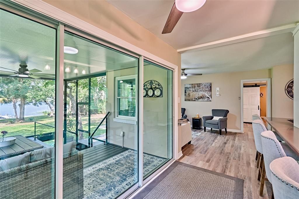 For Sale: $365,000 (3 beds, 3 baths, 1195 Square Feet)