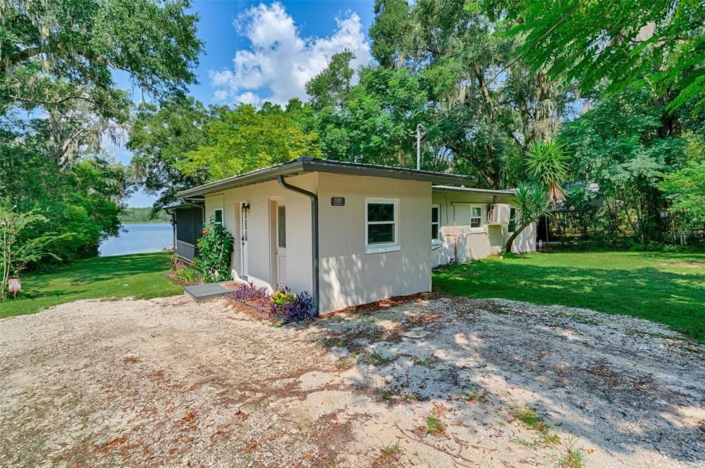 For Sale: $365,000 (3 beds, 3 baths, 1195 Square Feet)