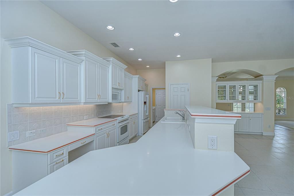 For Sale: $749,000 (3 beds, 3 baths, 2678 Square Feet)