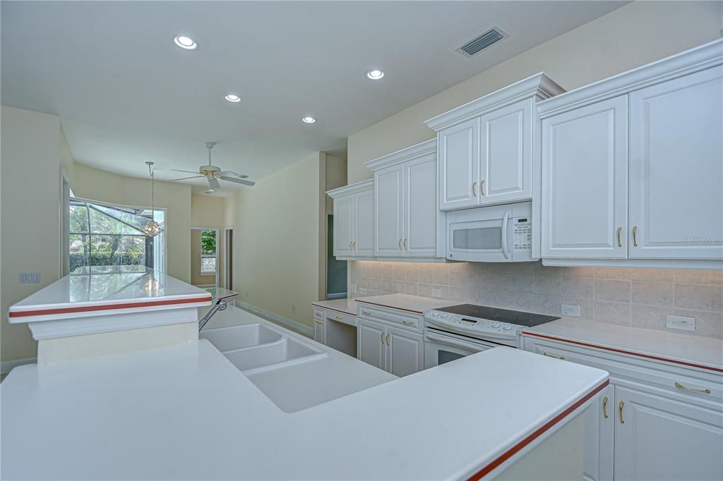 For Sale: $749,000 (3 beds, 3 baths, 2678 Square Feet)