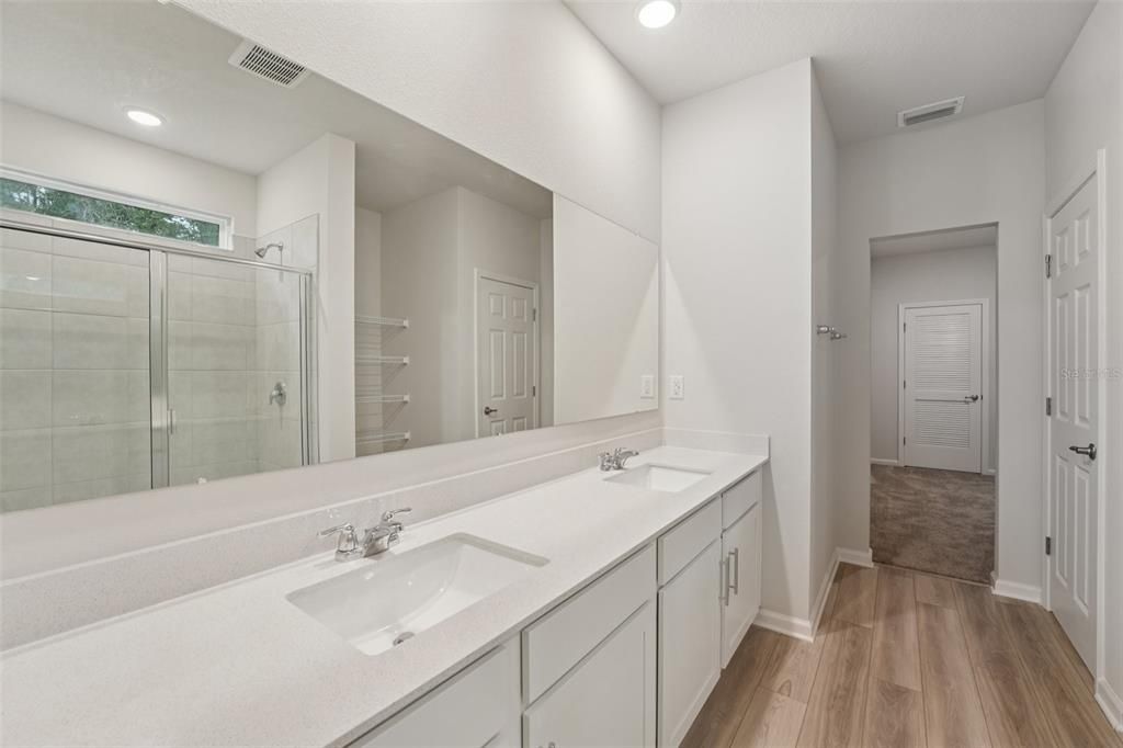 合同活跃: $324,990 (4 贝兹, 2 浴室, 1816 平方英尺)