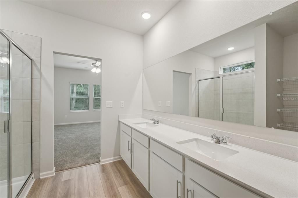 合同活跃: $324,990 (4 贝兹, 2 浴室, 1816 平方英尺)