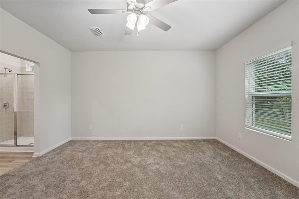 合同活跃: $324,990 (4 贝兹, 2 浴室, 1816 平方英尺)