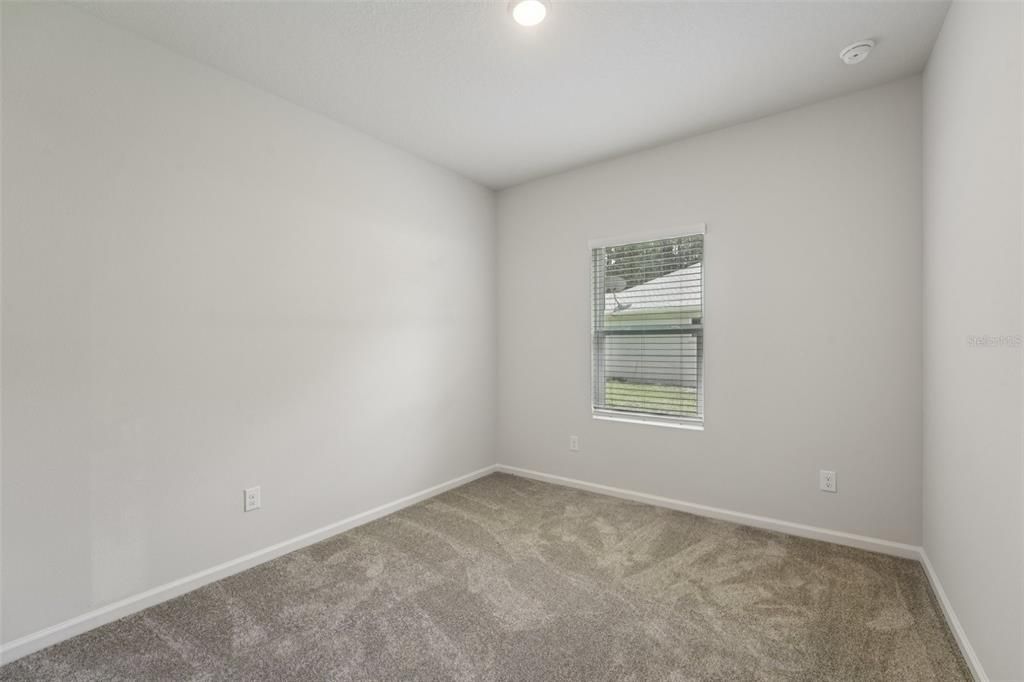 合同活跃: $324,990 (4 贝兹, 2 浴室, 1816 平方英尺)