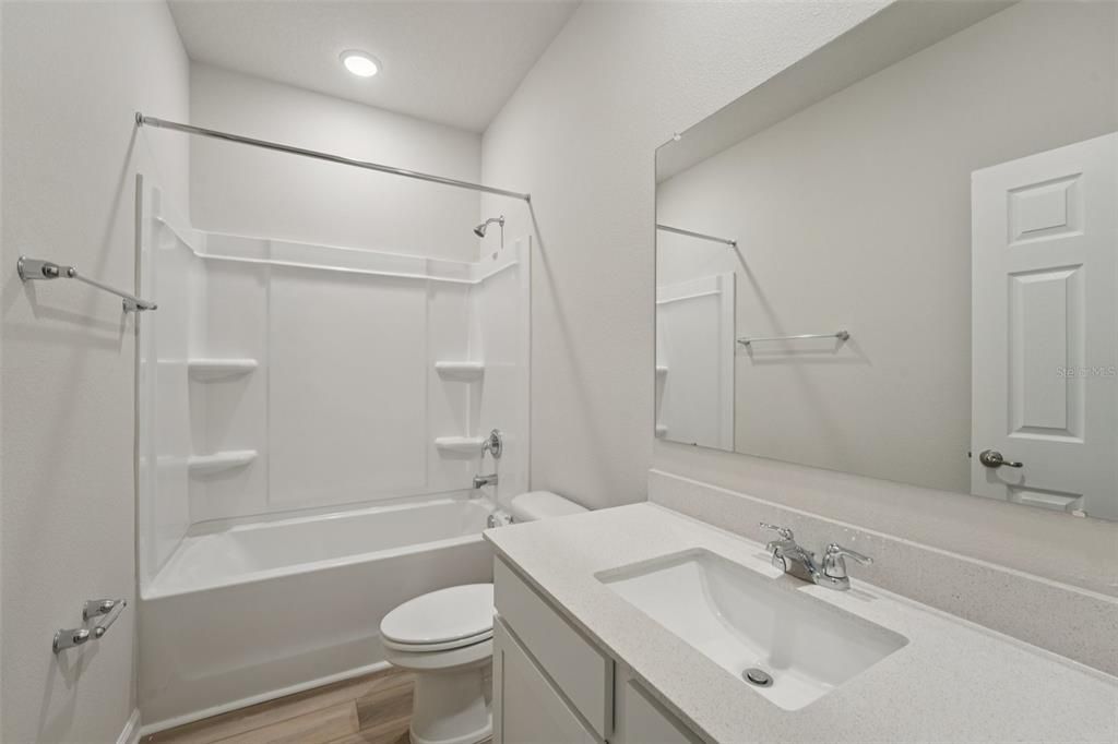 合同活跃: $324,990 (4 贝兹, 2 浴室, 1816 平方英尺)