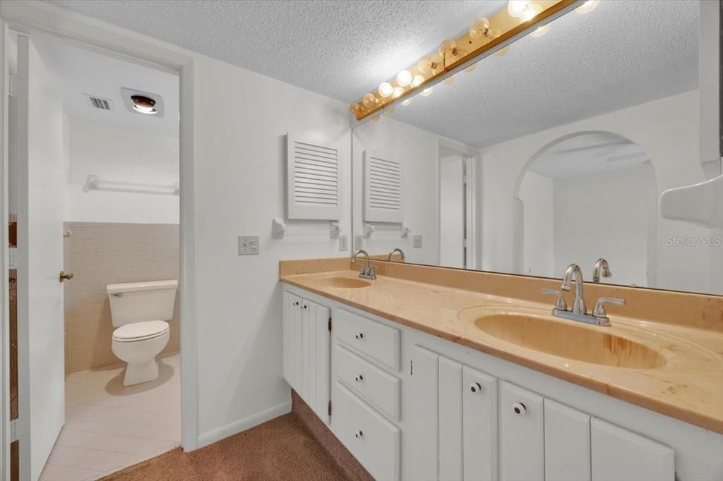 待售: $149,000 (2 贝兹, 2 浴室, 1280 平方英尺)