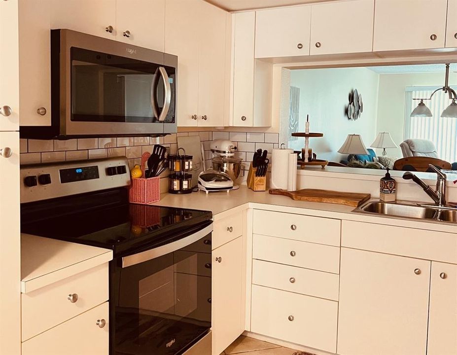 For Rent: $5,500 (2 beds, 2 baths, 1106 Square Feet)