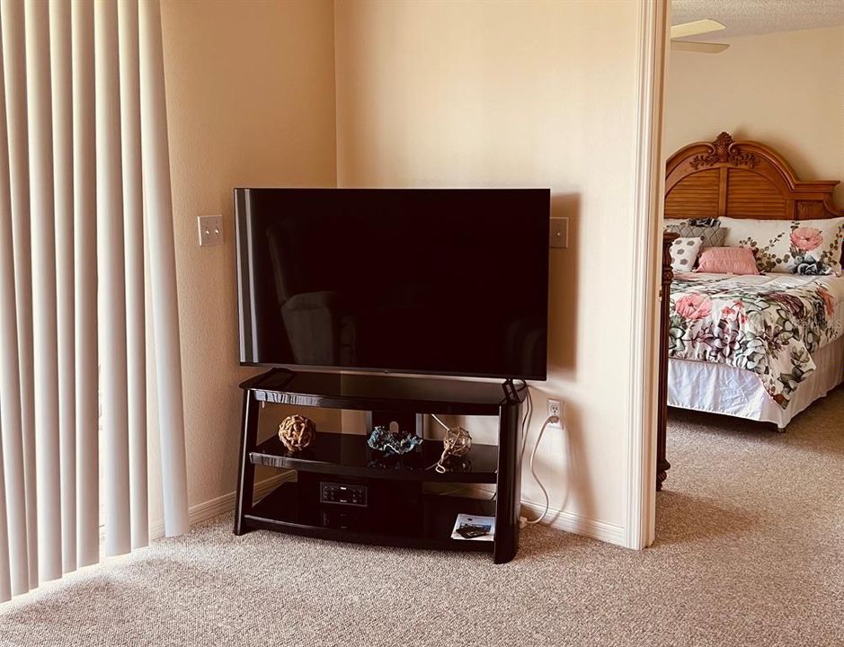 For Rent: $5,500 (2 beds, 2 baths, 1106 Square Feet)