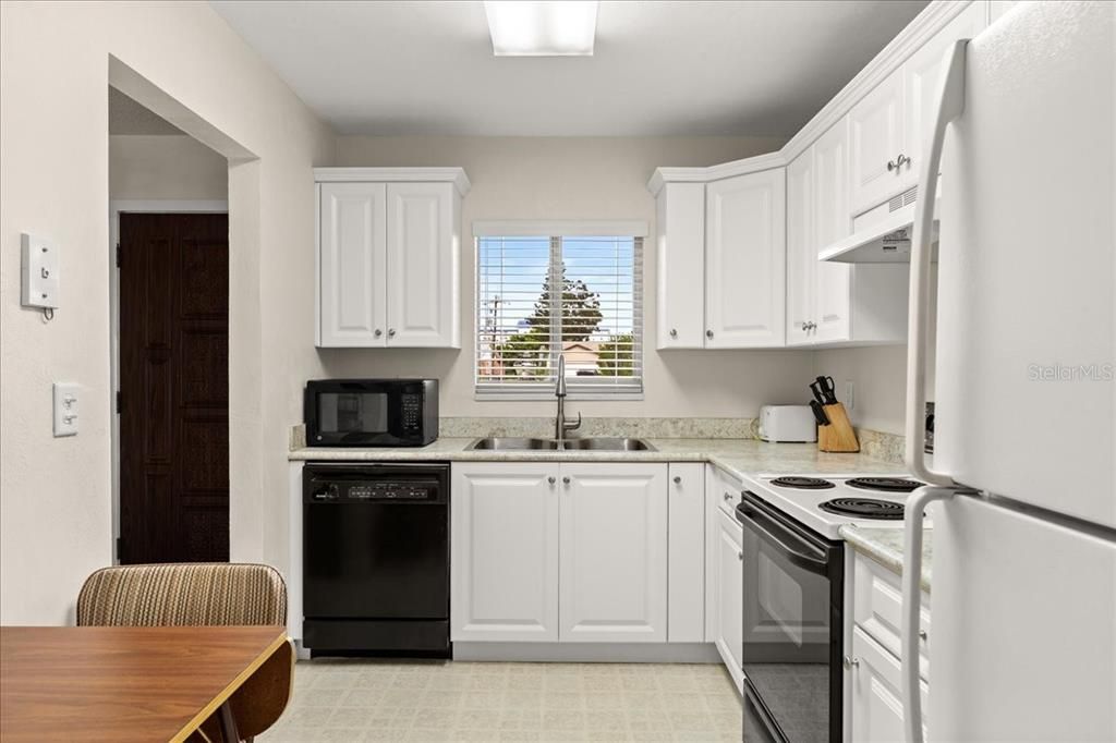 For Sale: $284,900 (2 beds, 2 baths, 1229 Square Feet)