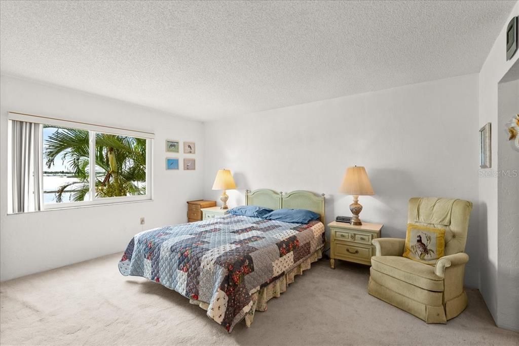 For Sale: $284,900 (2 beds, 2 baths, 1229 Square Feet)