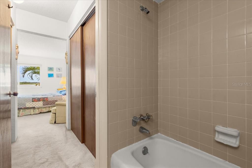 For Sale: $284,900 (2 beds, 2 baths, 1229 Square Feet)