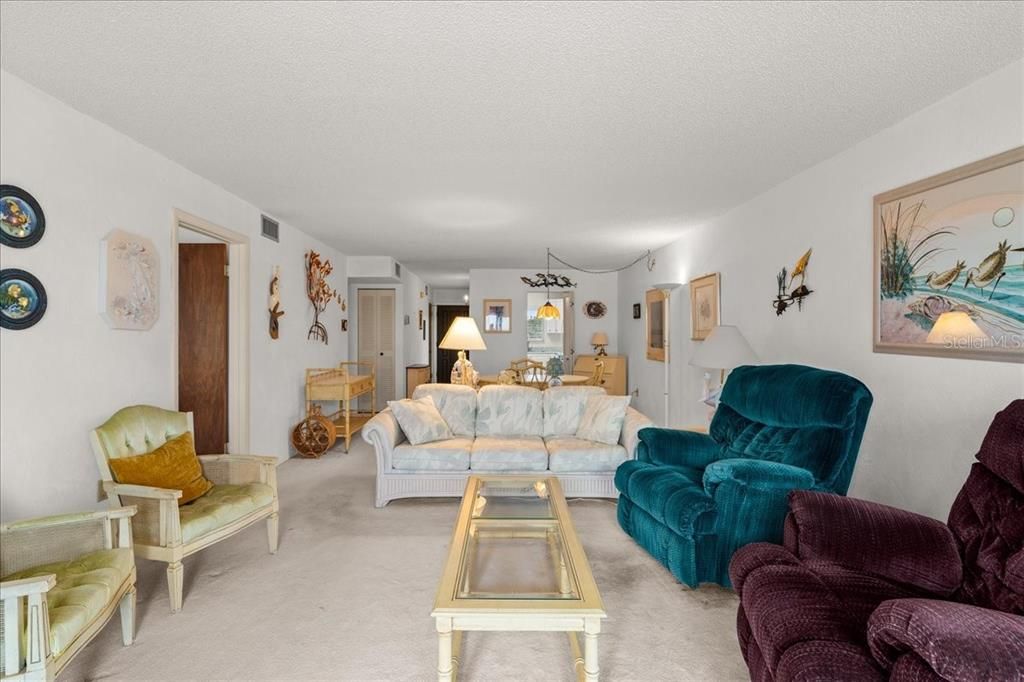 For Sale: $284,900 (2 beds, 2 baths, 1229 Square Feet)