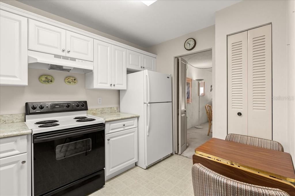 For Sale: $284,900 (2 beds, 2 baths, 1229 Square Feet)