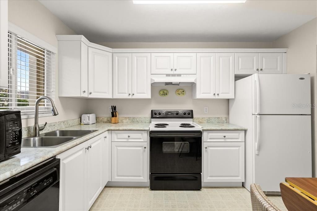 For Sale: $284,900 (2 beds, 2 baths, 1229 Square Feet)