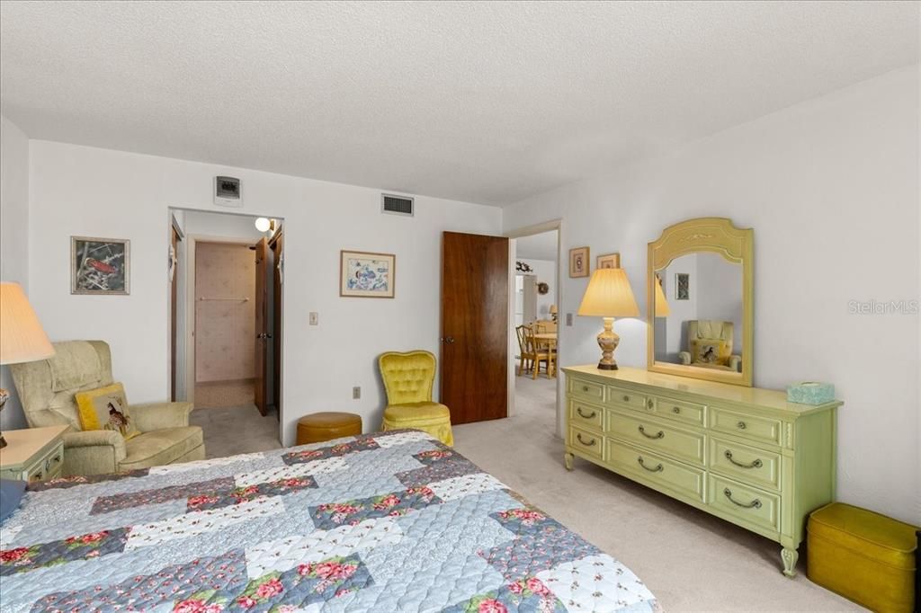 For Sale: $284,900 (2 beds, 2 baths, 1229 Square Feet)