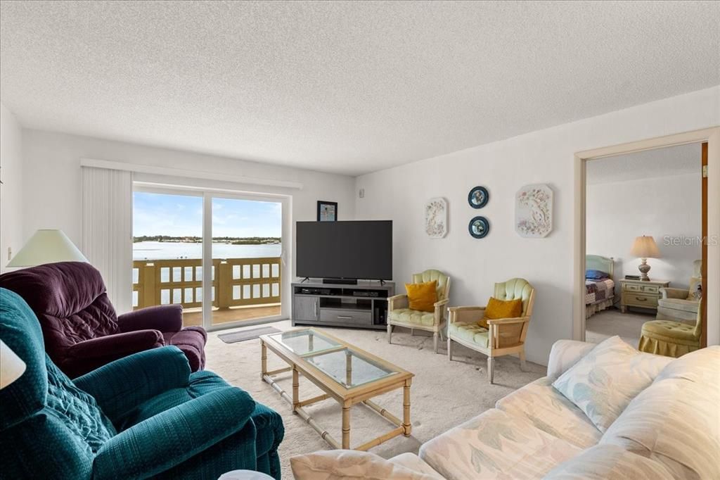 For Sale: $284,900 (2 beds, 2 baths, 1229 Square Feet)